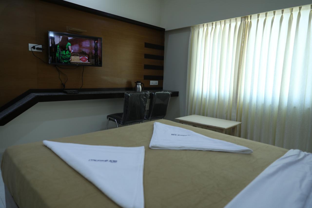 Hlv Grand Inn Bangalore Eksteriør bilde