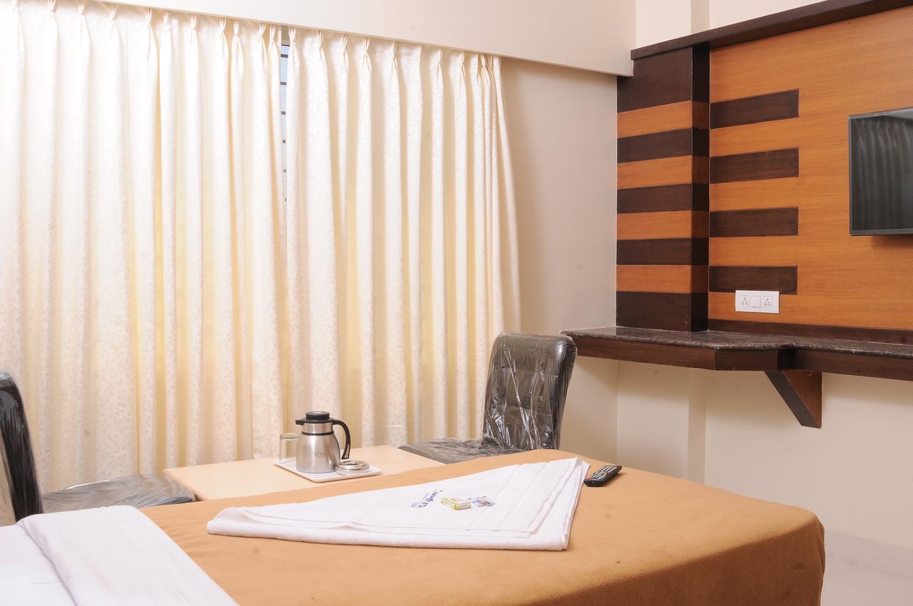 Hlv Grand Inn Bangalore Eksteriør bilde