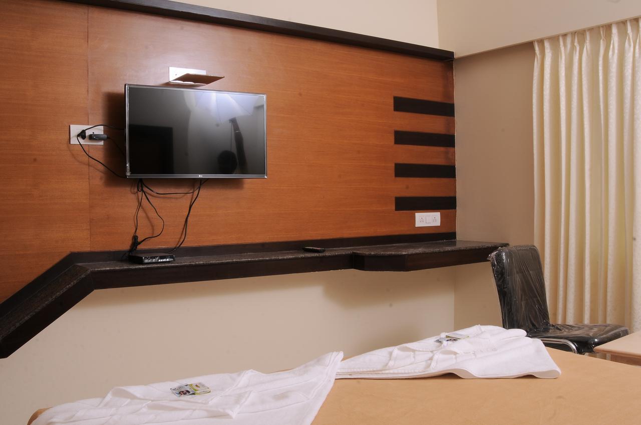 Hlv Grand Inn Bangalore Eksteriør bilde