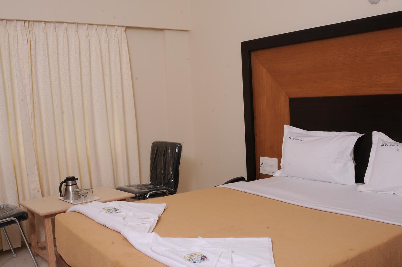 Hlv Grand Inn Bangalore Eksteriør bilde