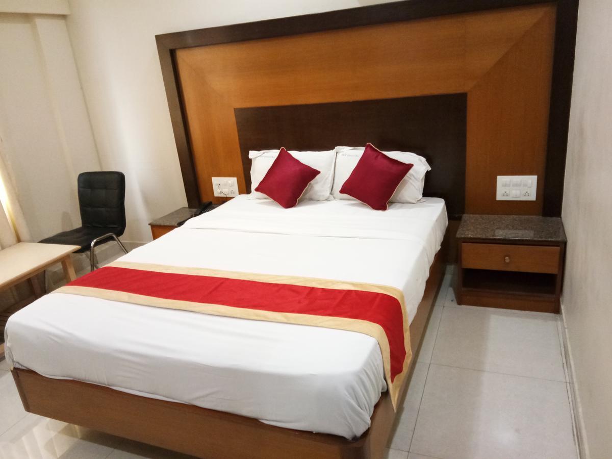 Hlv Grand Inn Bangalore Eksteriør bilde