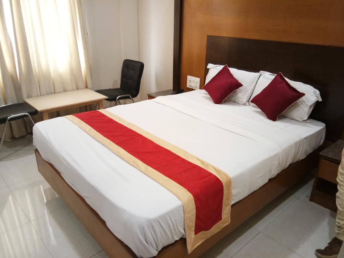 Hlv Grand Inn Bangalore Eksteriør bilde