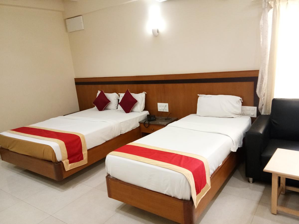 Hlv Grand Inn Bangalore Eksteriør bilde